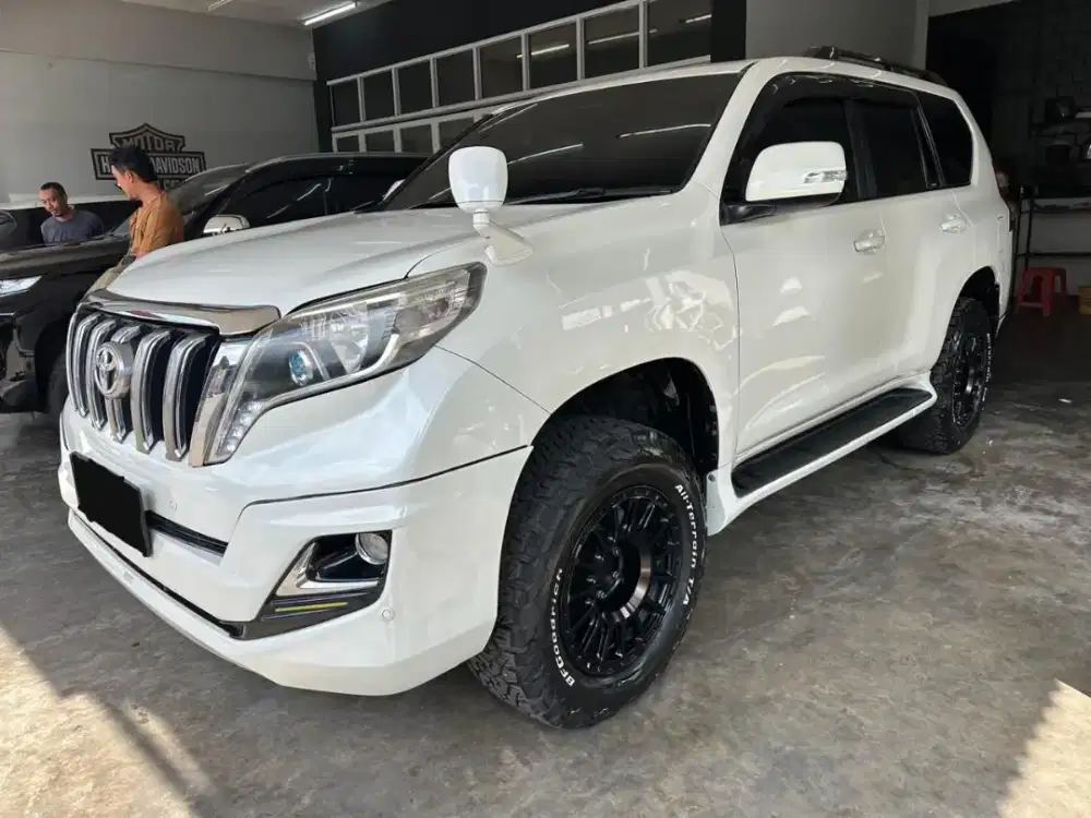 Dijual toyota Land Cruiser prado