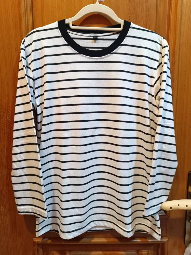 Kaos Stripe Garis Distro Lengan Panjang Long Sleeve Putih Hitam Murah!