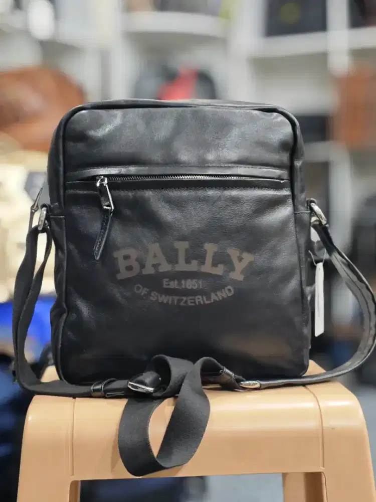 Tas selempang Bally Made in Switzerland
