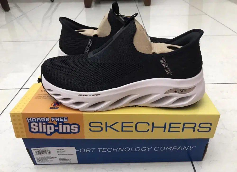 Jual cepat  skechers slip ins, baru lengkap dengan box