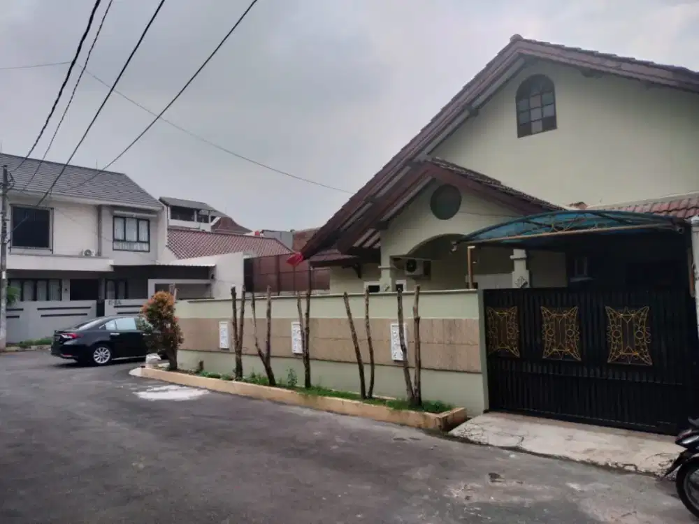 RUMAH MEWAH LUAS BANGET 303M2 DI GRAND GALAXY