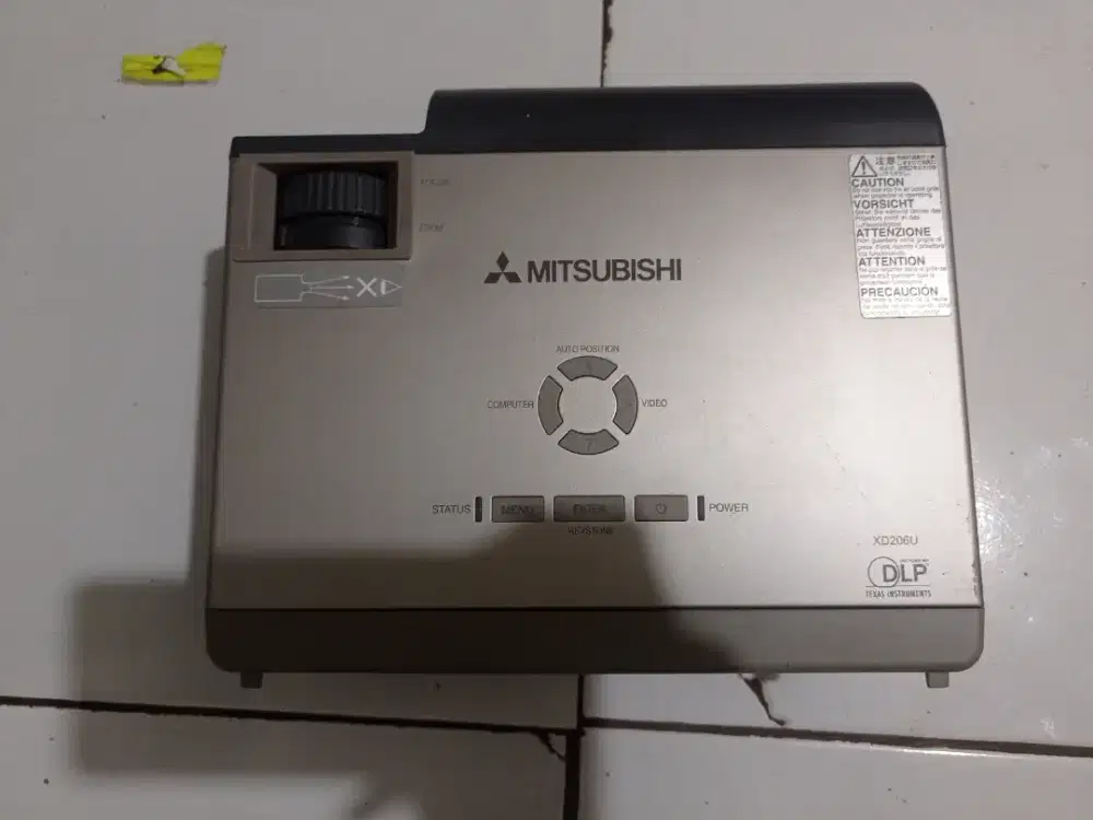 Proyektor Mitsubishi XD206U 2300 Lumens – Kondisi Bagus