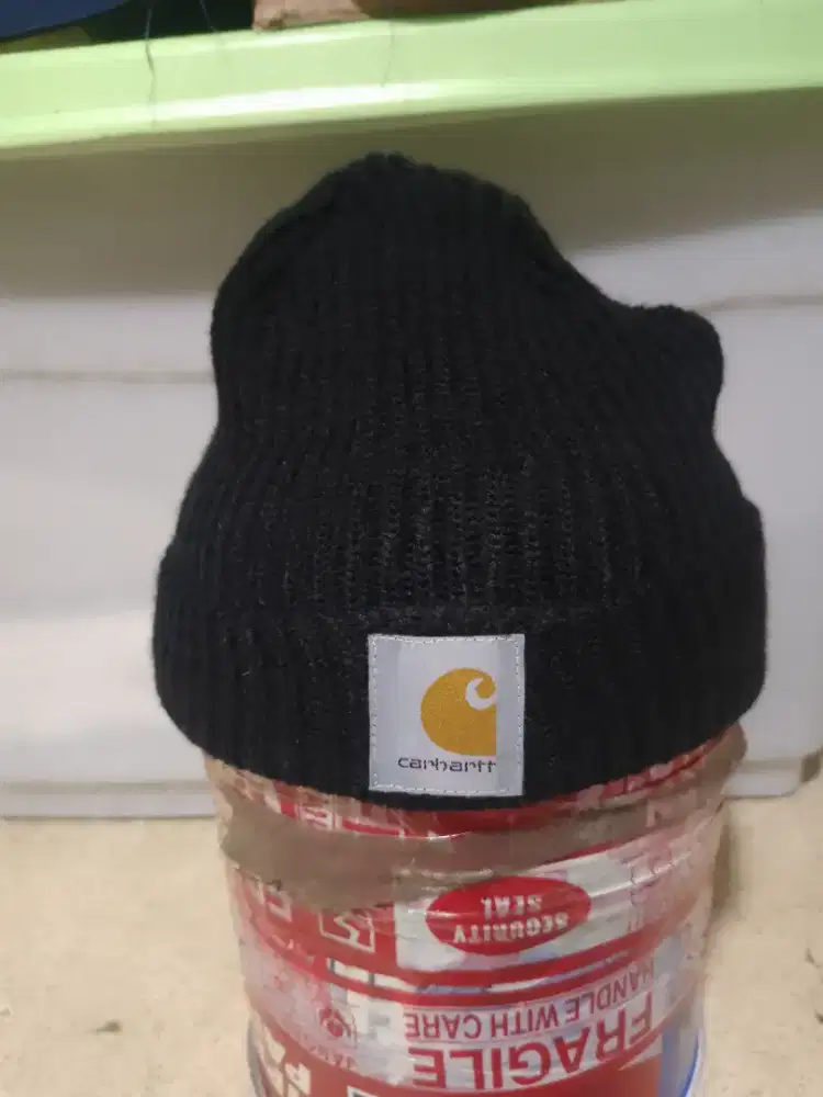 Topi kupluk Beanies carhatt second bekas