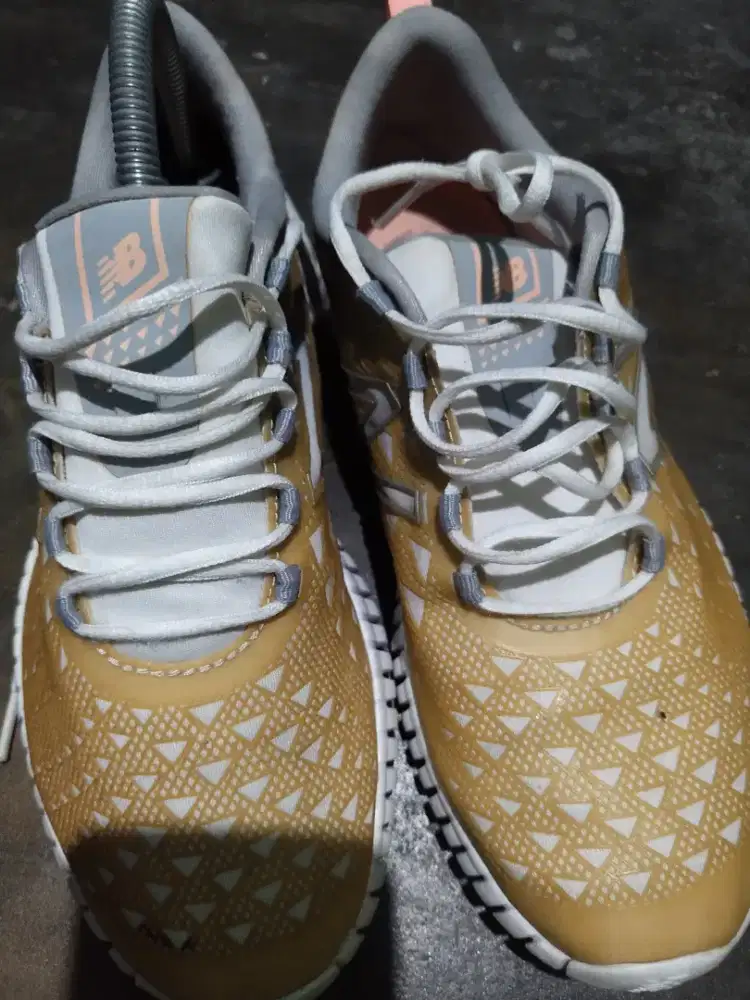 Sepatu running new balance