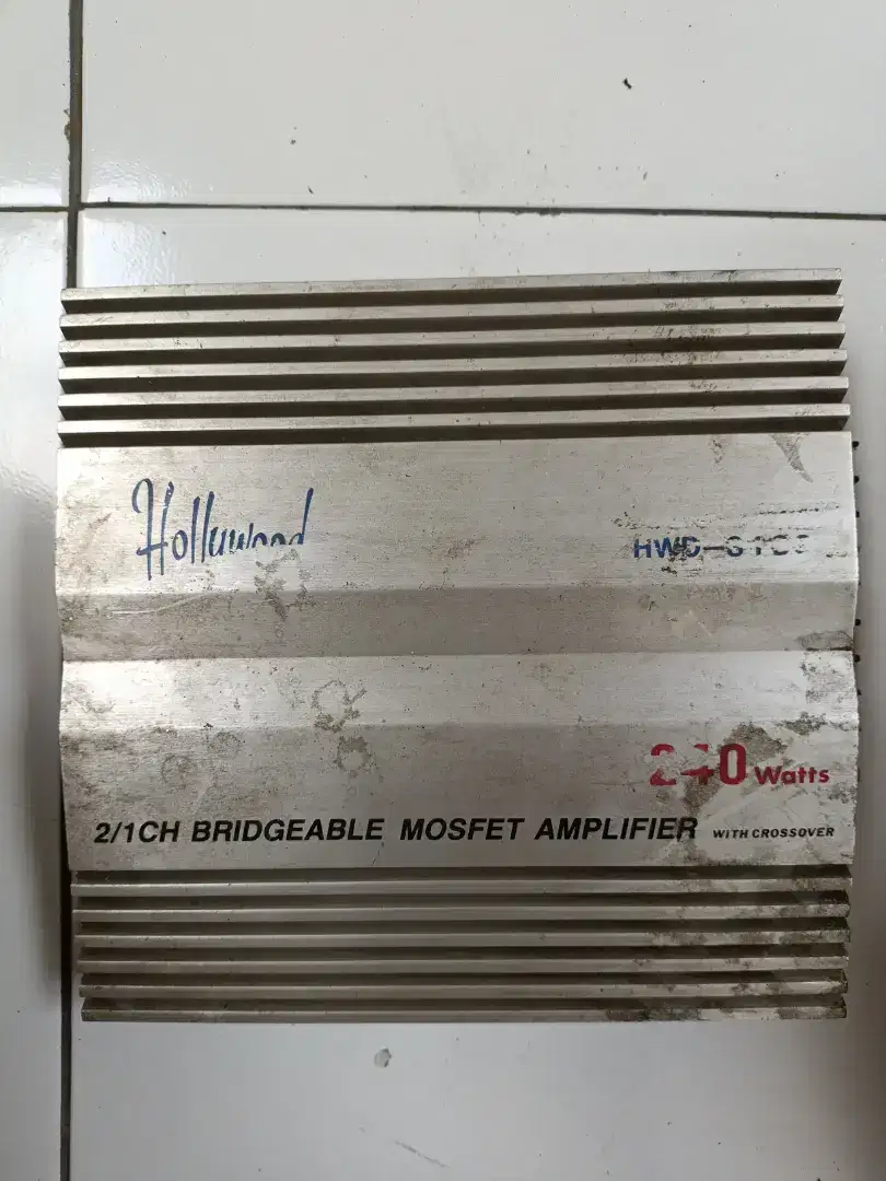 Amplifier subwoofer dual bridged with crossover