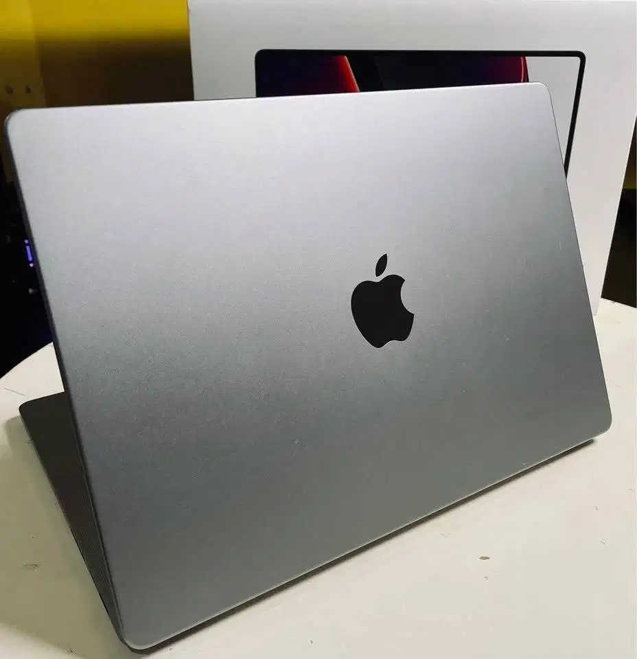 MacBook Pro 14 inch M1 Max original lengkap