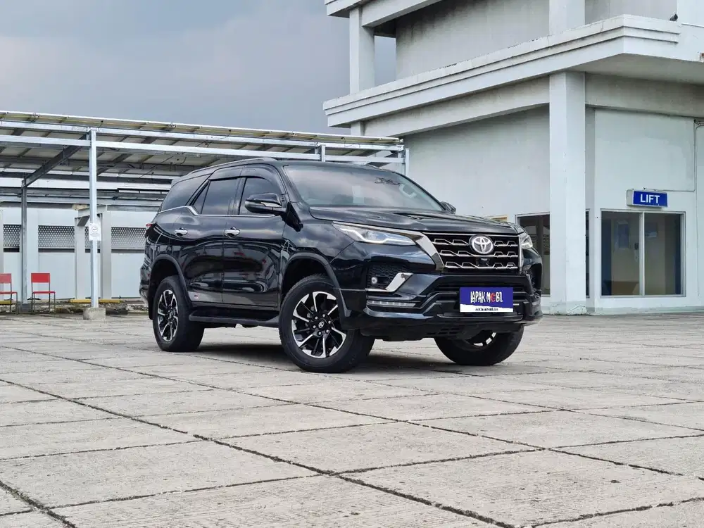 Toyota Fortuner 2.8 GR Sport 2022 Km 29rb Pajak 1 Tahun