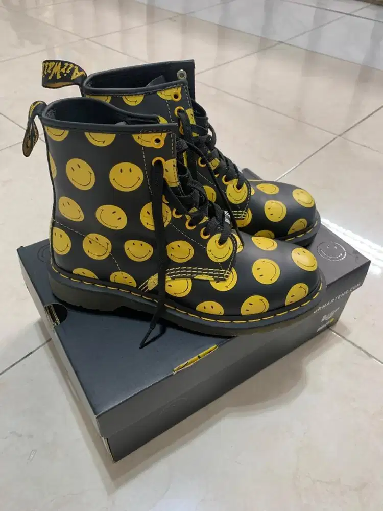 Dr Martens x Smiley