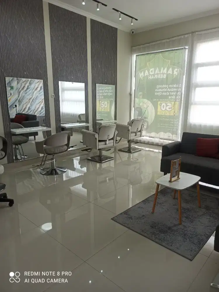 LOWONGAN KERJA WANITA – KASIR SALON & BARBERSHOP