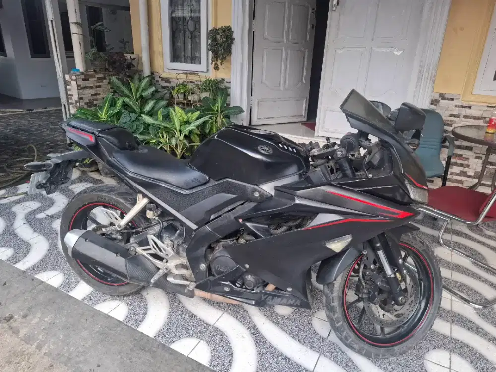Yamaha R 15 v3 plat T