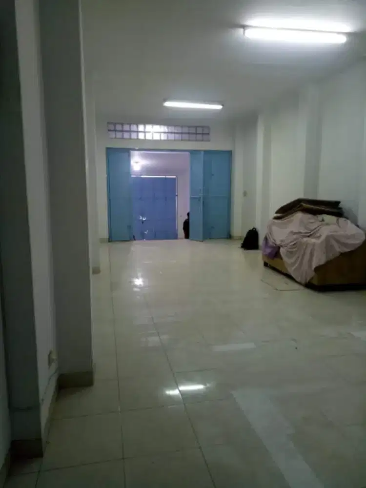 Jual cepatt harga murah . Cocok untuk gudang/ kos kos an.