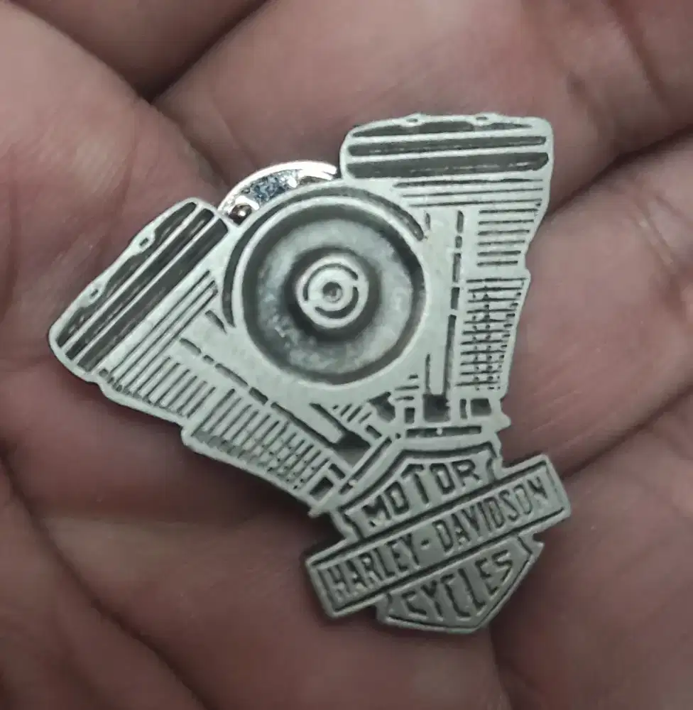 Mainan pin bros Harley Davidson V twin cocok di jacket topi atau vest