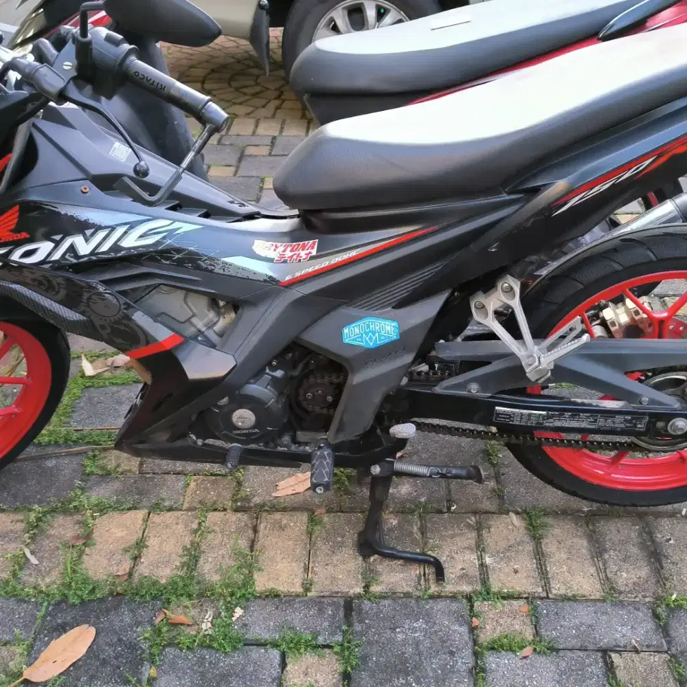Motor Honda Sonic 2018 hitam original dari baru tangan pertama