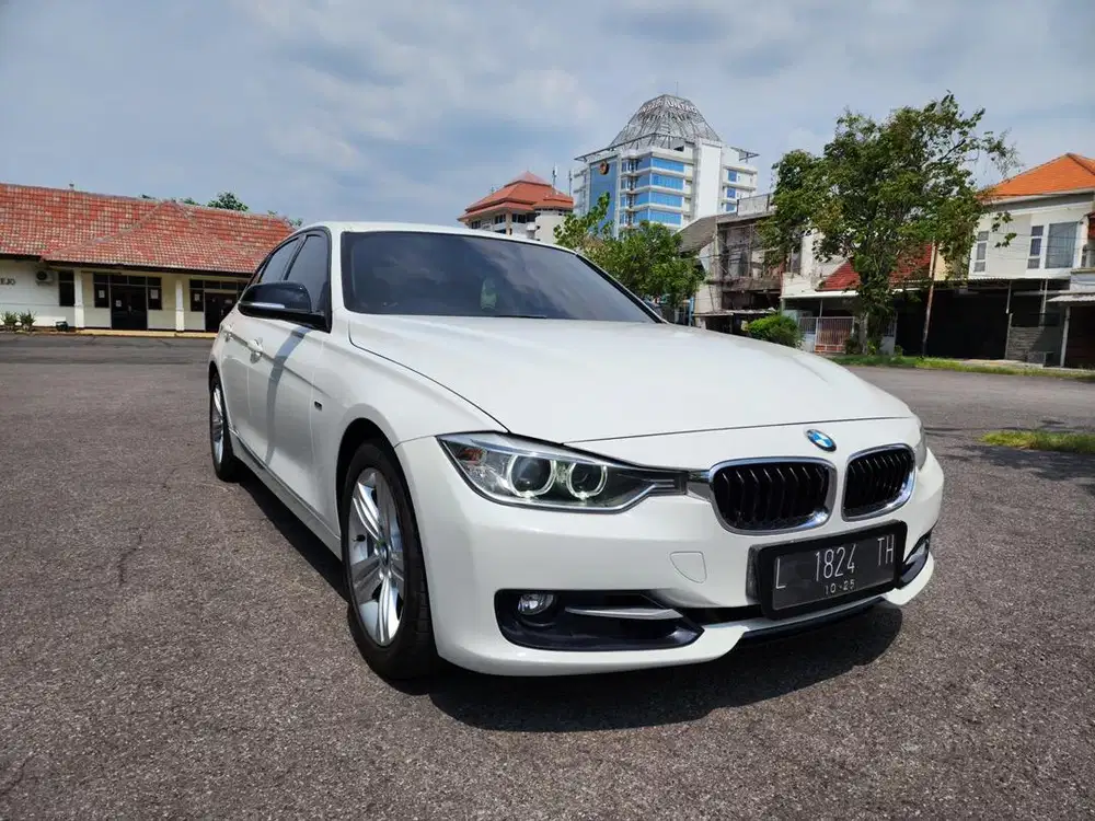 BMW 320i F30 SPORT MATIC 2013