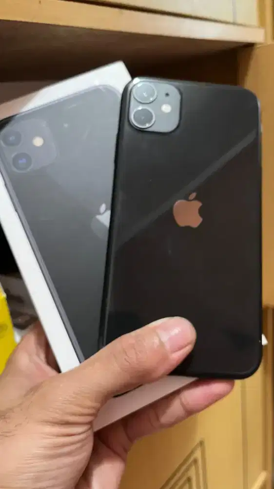 Jual iPhone 11 64gb ex Digimap Warna Hitam Mulus lengkap