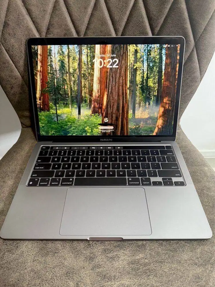 Macbook Pro 13 Inch 2020 M1 (16 GB - SEPERTI BARU UNBOX)