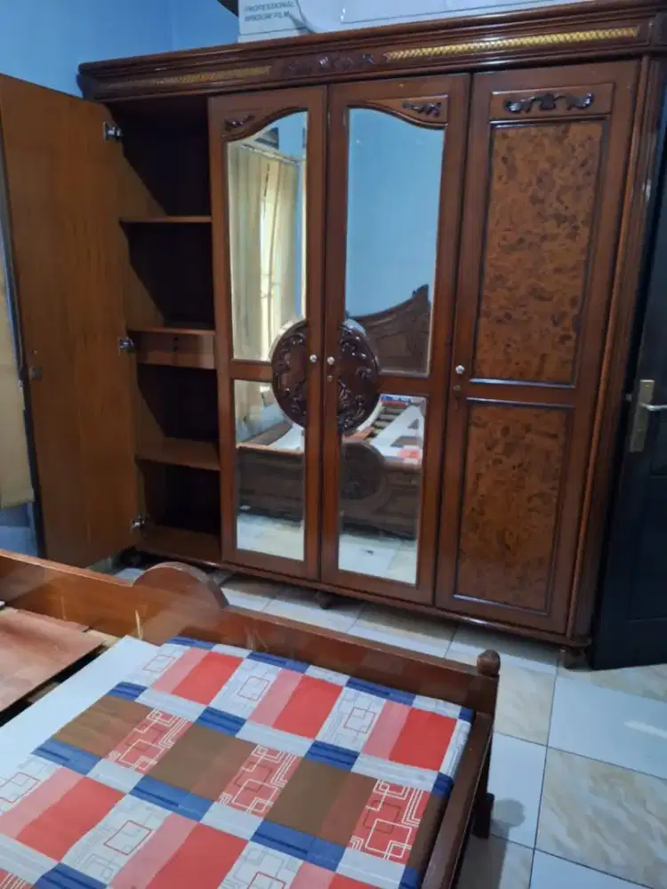 kamar set mewah lengkap dipan lemari  nakas meja rias belinya 45jt
