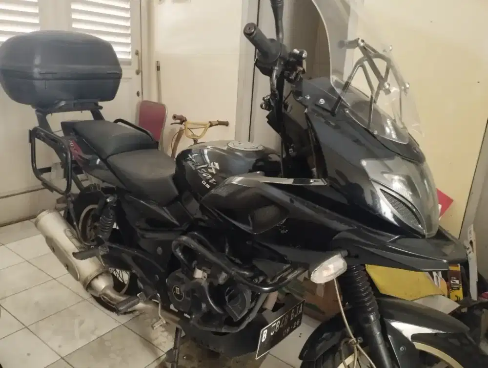 Jual Bajaj Pulsar 220F Hitam Modifikasi Touring