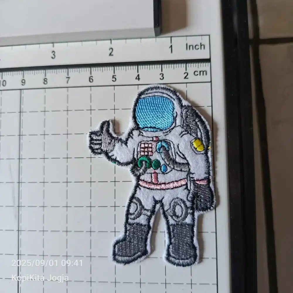 Emblem patch bordir astronout