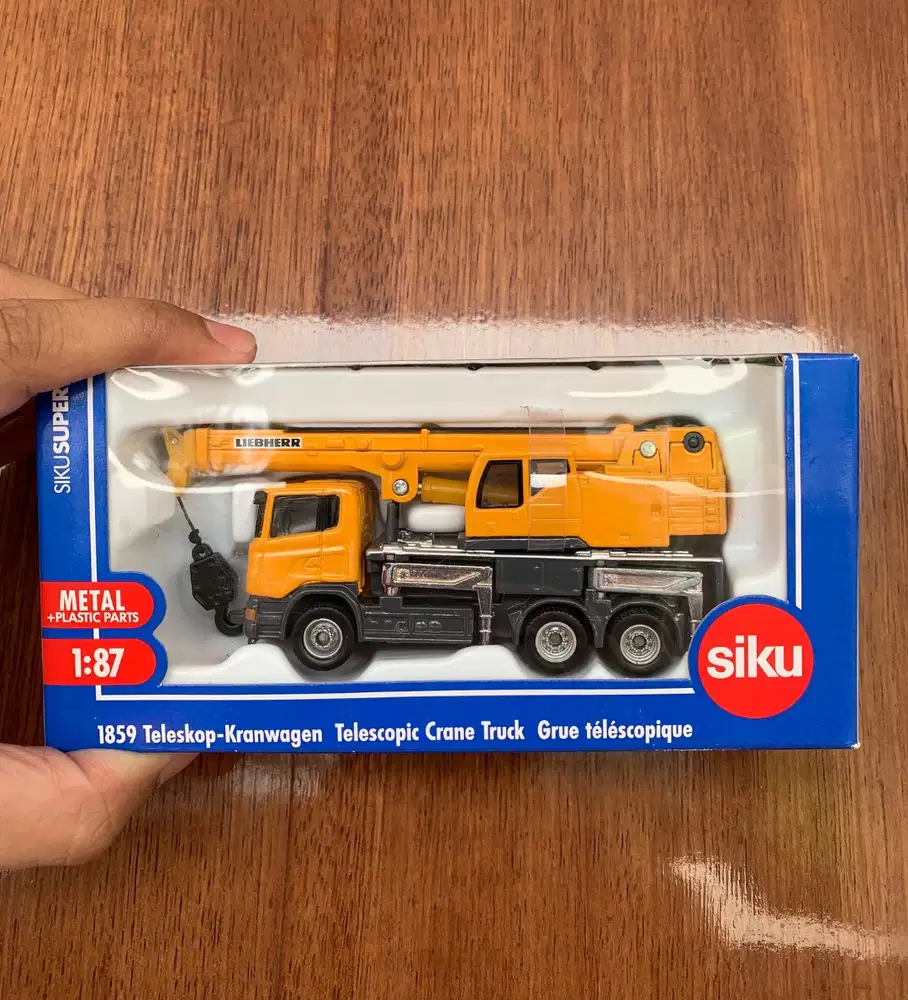 Siku Super Telescopic Crane Truck