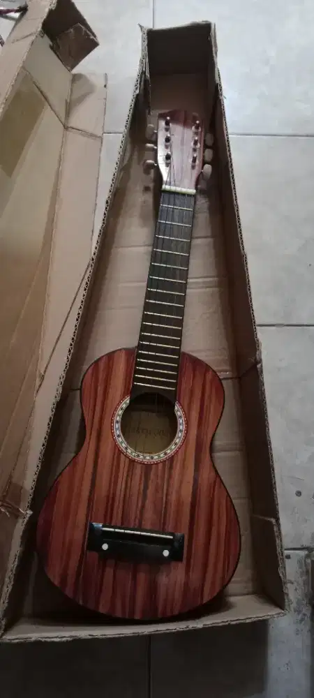 gitar kecil masih baru 150 rb aja
