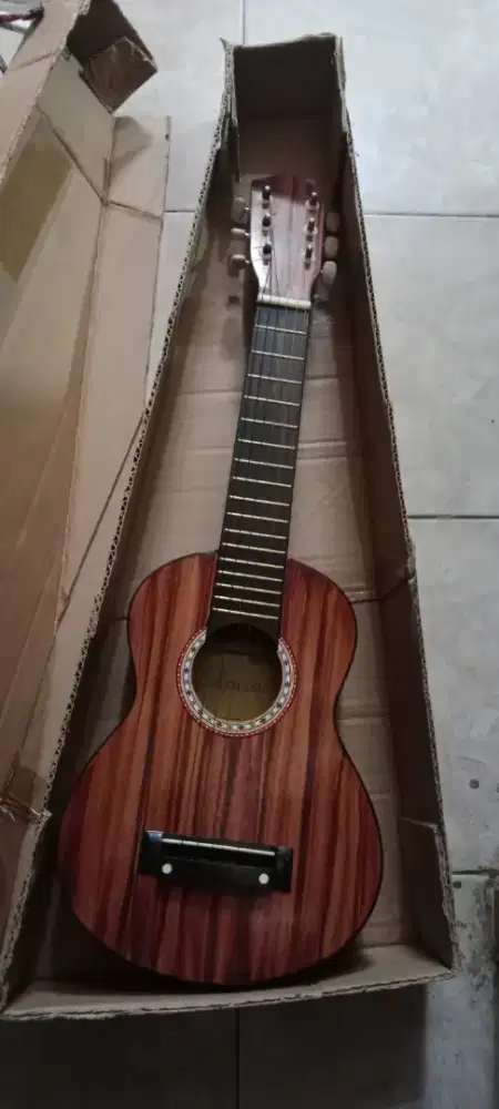 Gitar kecil masih baru, belom pernah pake 150 aja