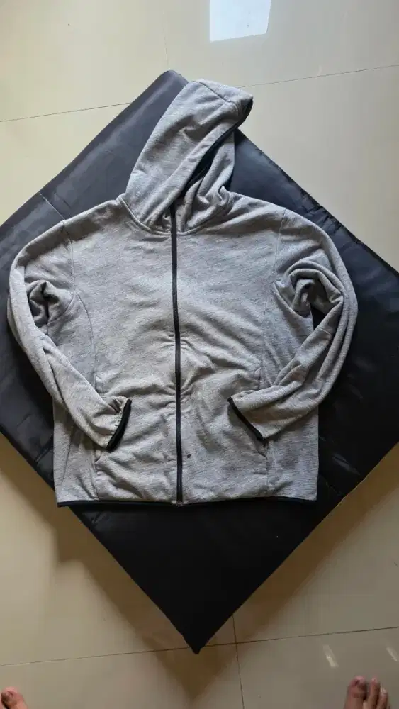 Jaket Uniqlo Size L