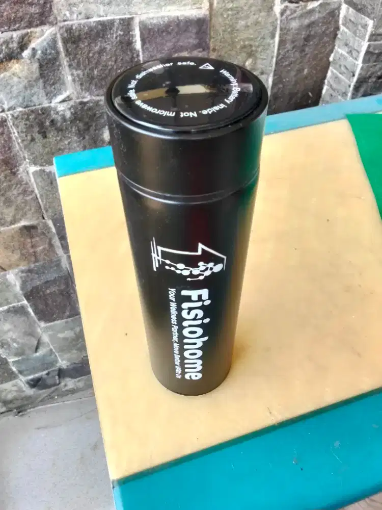 Tumbler hitam ada suhunya nego