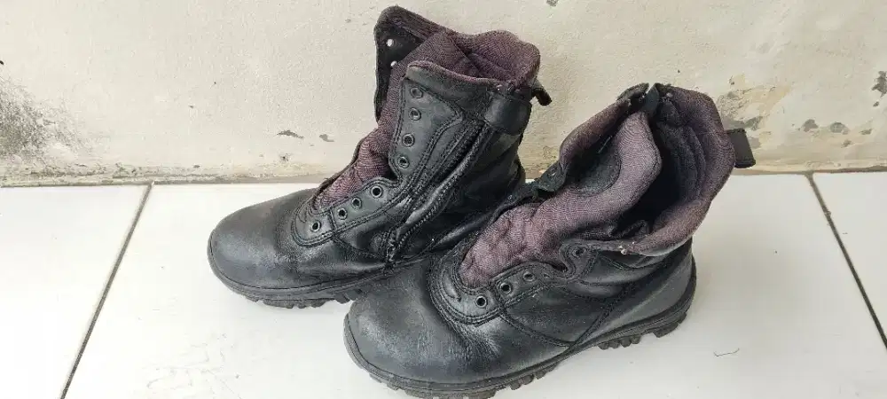 Sepatu boot PDL