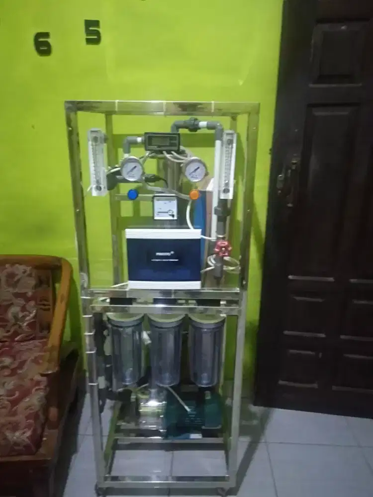 Depot air minum isi ulang galon