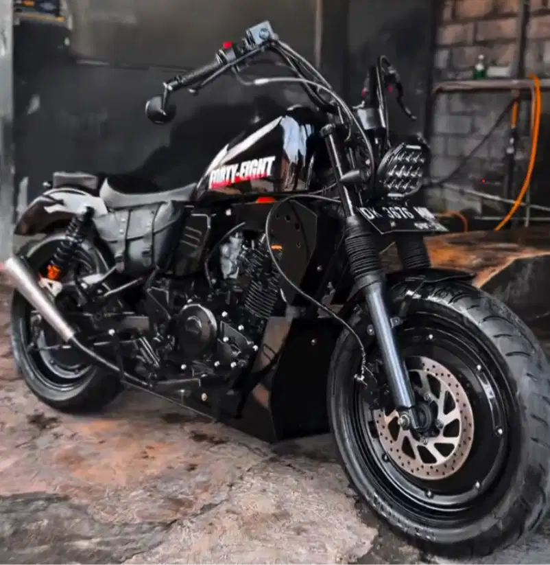 BOBBER SPORTSTER 2015 – Custom BOBBER SPORTSTER with Higher Handlebar