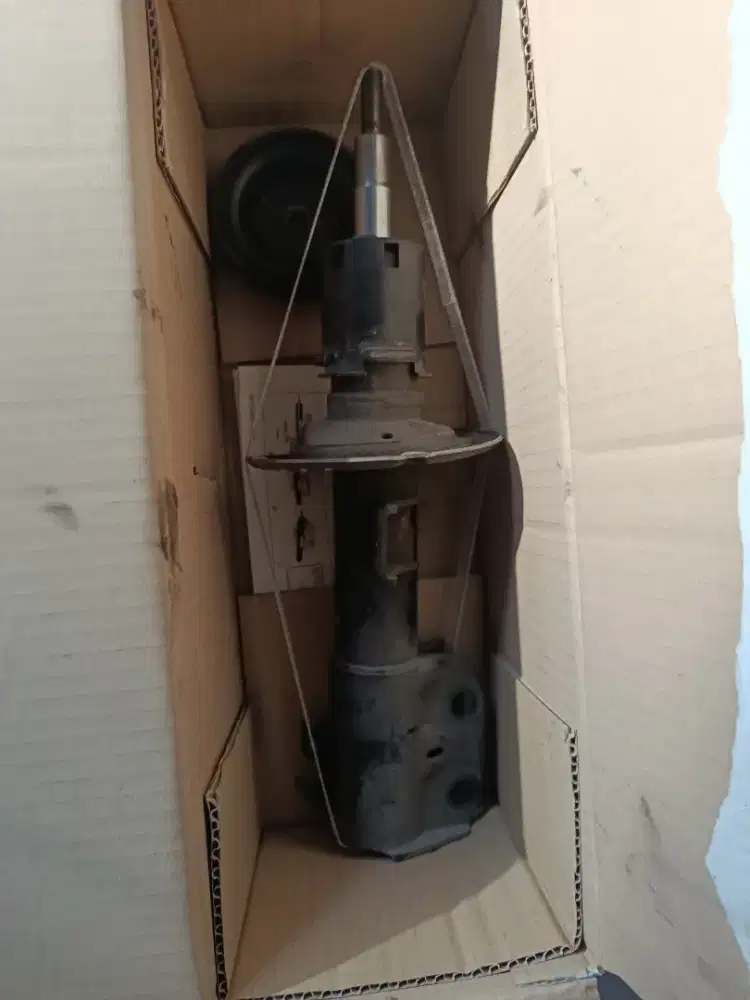 Shockbreaker Depan Toyota Sienta