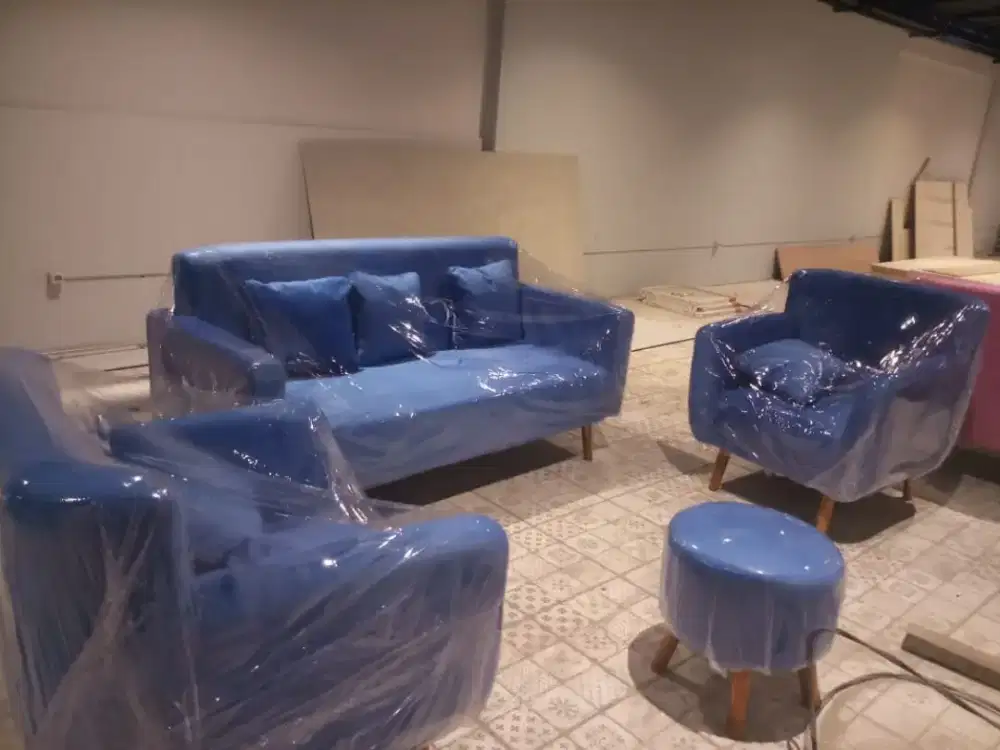 Sofa set 3+2+1 banyak warnanya. Bisa pesan keingin warna
