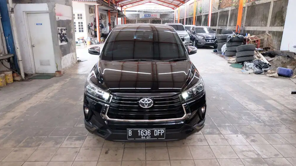 Toyota Kijang Innova Reborn 2.0 Venturer Bensin AT Hitam