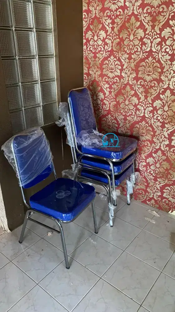 Diskon! Kursi tumpuk besi