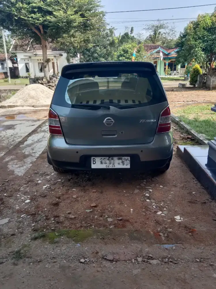 Dijual Nissan Livina XR 2010 A/T
