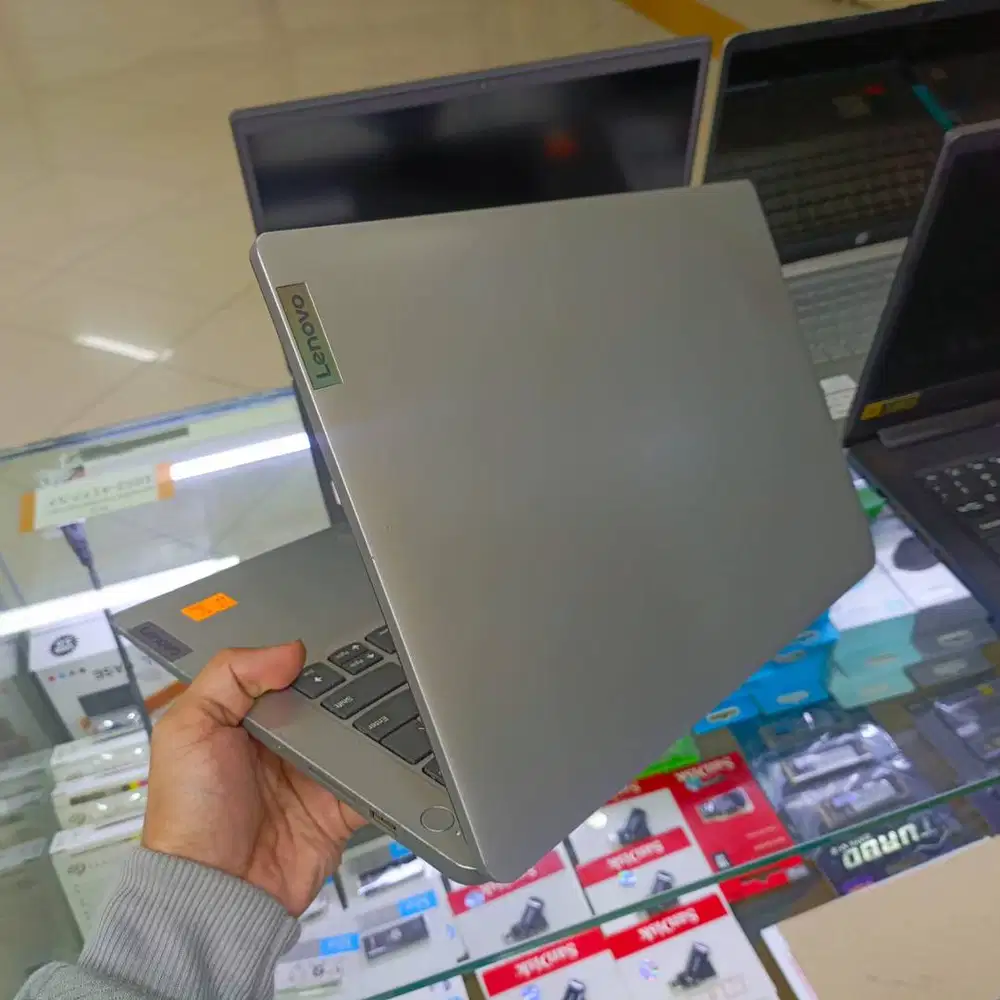 Laptop Lenovo slim 1 procrssor intel celeron ram 8gb ddr4 ssd 256gb