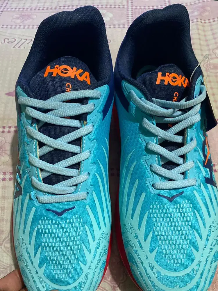 Sepatu Running Hoka Challenger