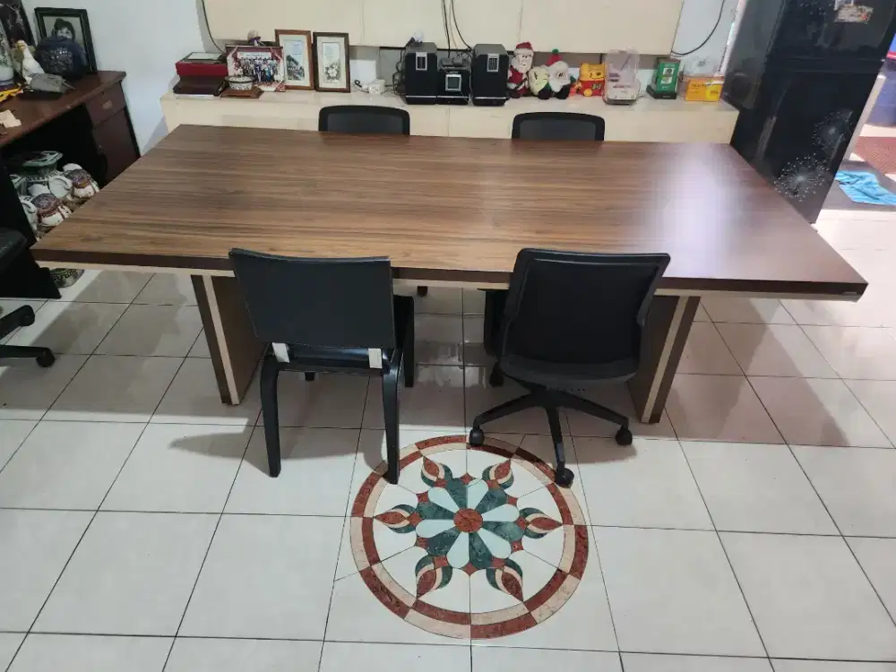 Meja Meeting Informa