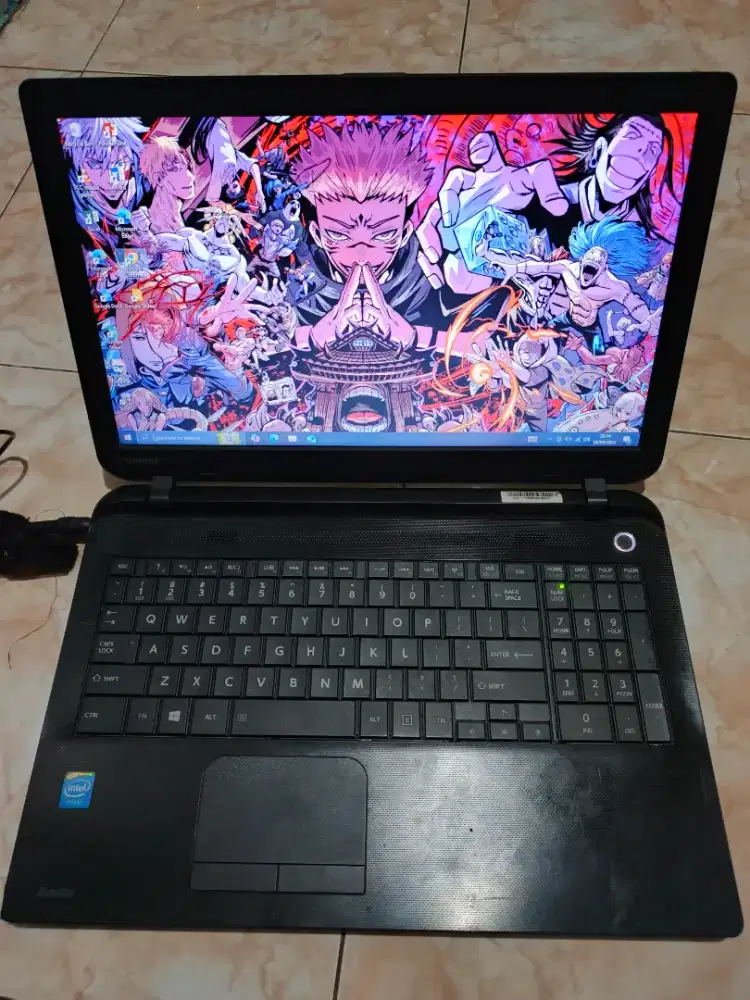 Jual murah laptop thosiba slim ram 8 udah SSD 256gb
