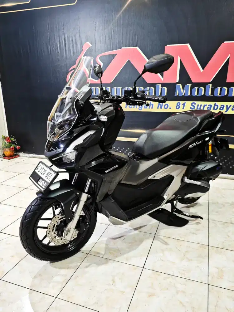 ADV 160 cbs 2023 black Glossy km.4rb mewah. Anugerah motor rungkut