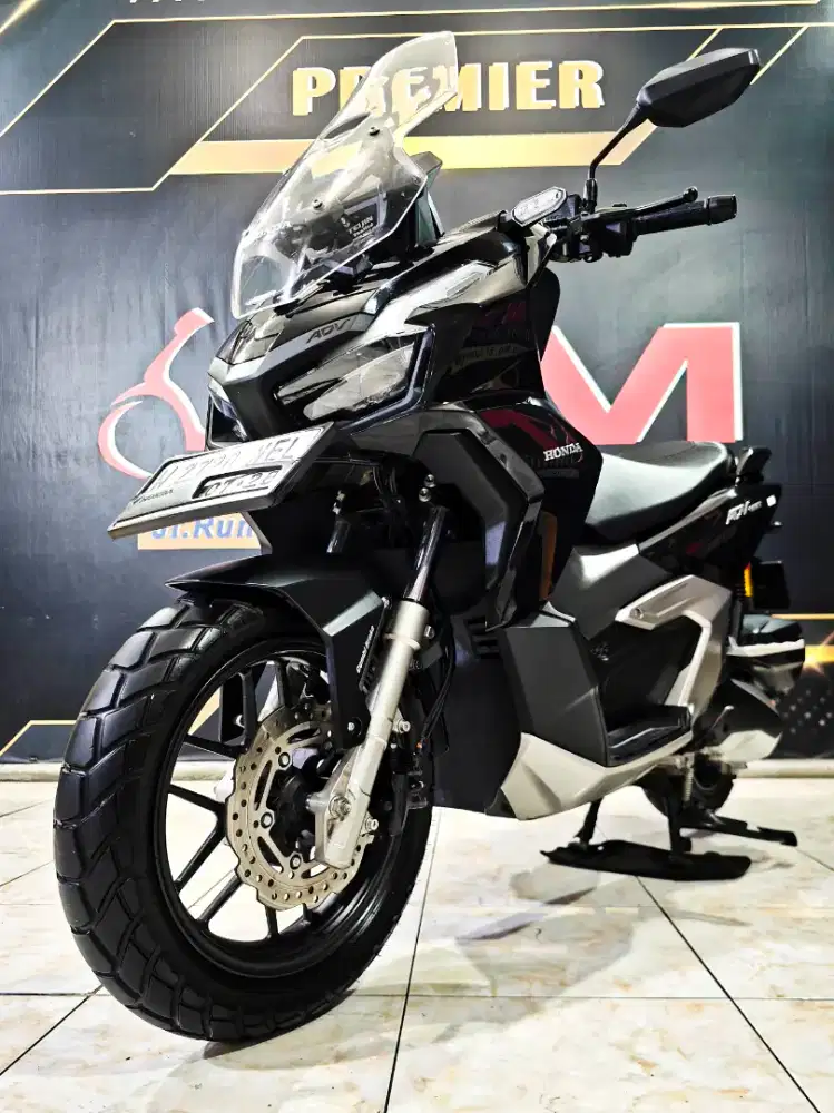 ADV 160 cbs 2023 black Glossy km.4rb mewah. Anugerah motor rungkut