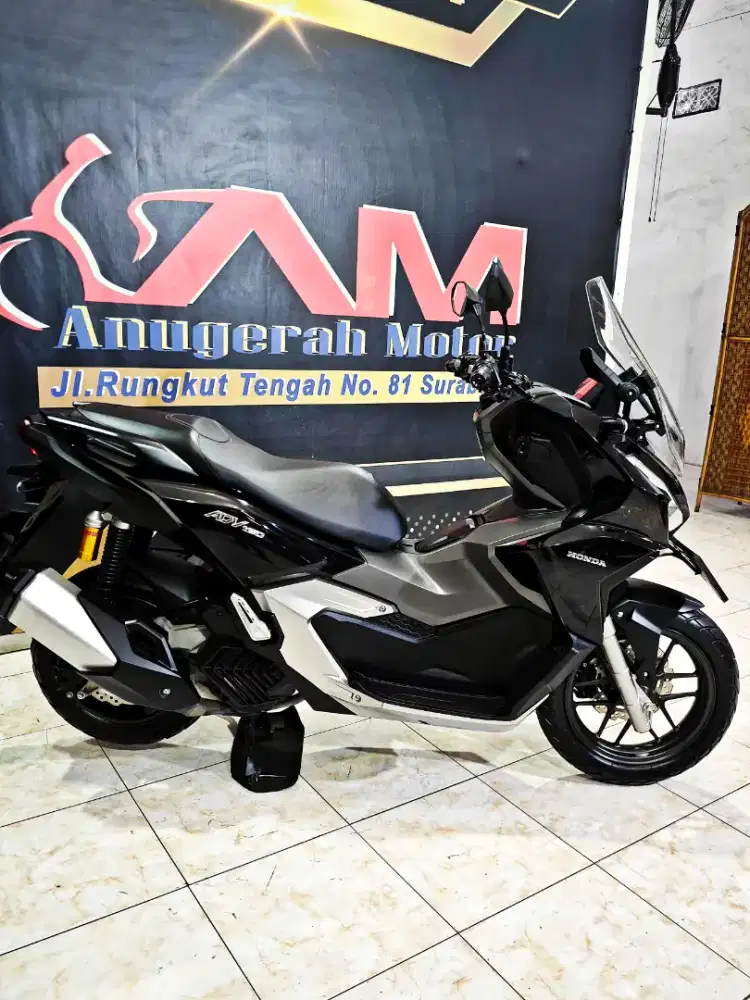 ADV 160 cbs 2023 black Glossy km.4rb mewah. Anugerah motor rungkut