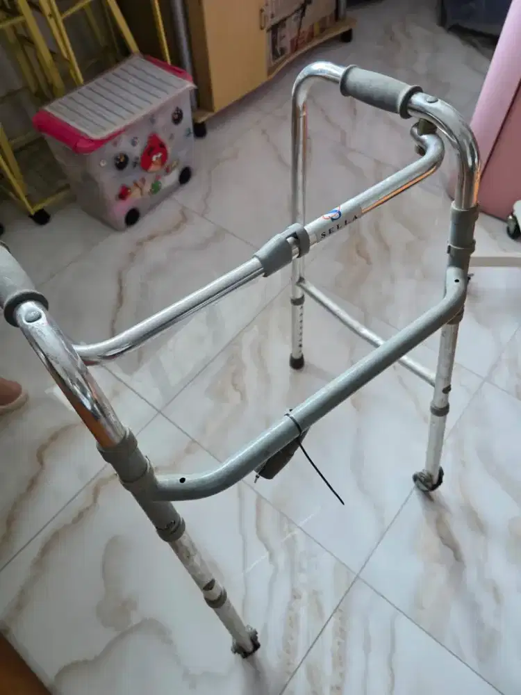 Alat bantu jln 4 kaki