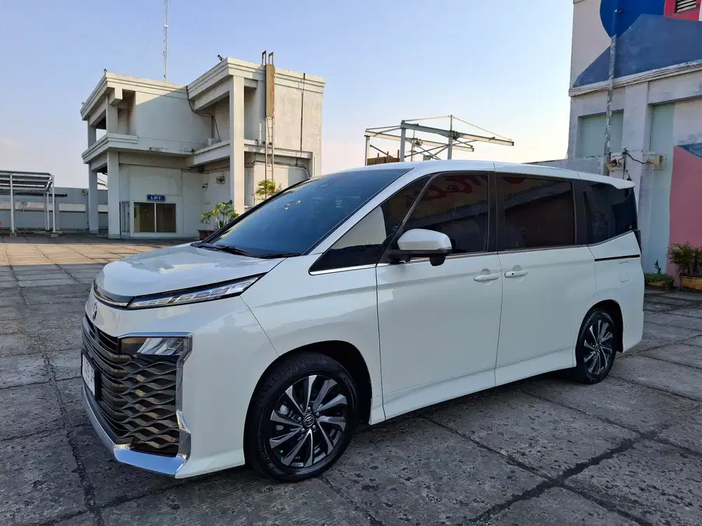 Toyota Voxy 2.0 2022