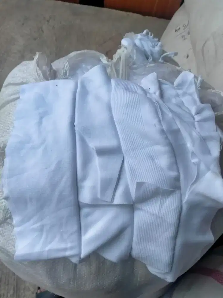 Kain majun sambung putih