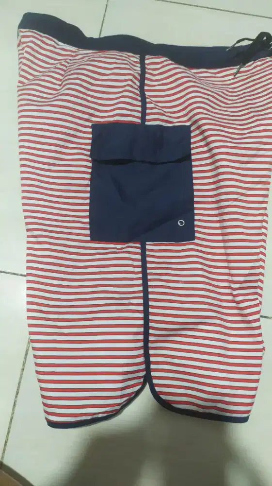 celana pendek surfing size 31