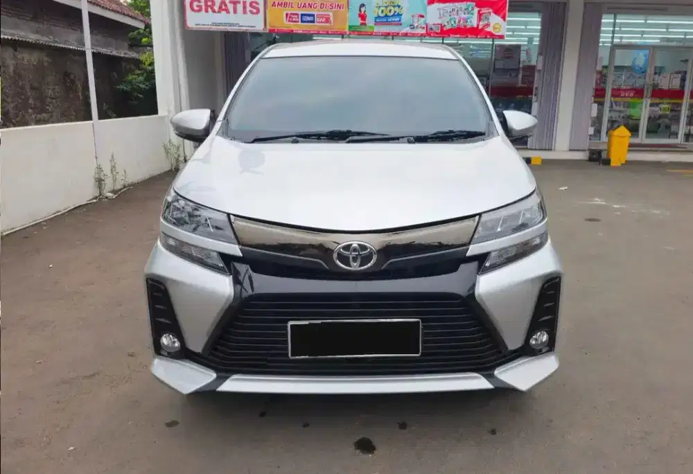 Toyota Veloz 1.5 AT tahun 2019, Warna silver BE