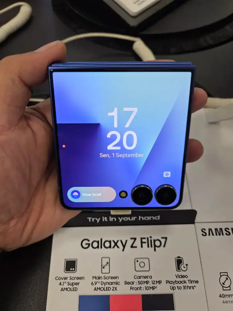 SAMSUNG GALAXY Z FLIP 7 512 FREE BUDS 3FE DAN TRAVEL ADAPTER