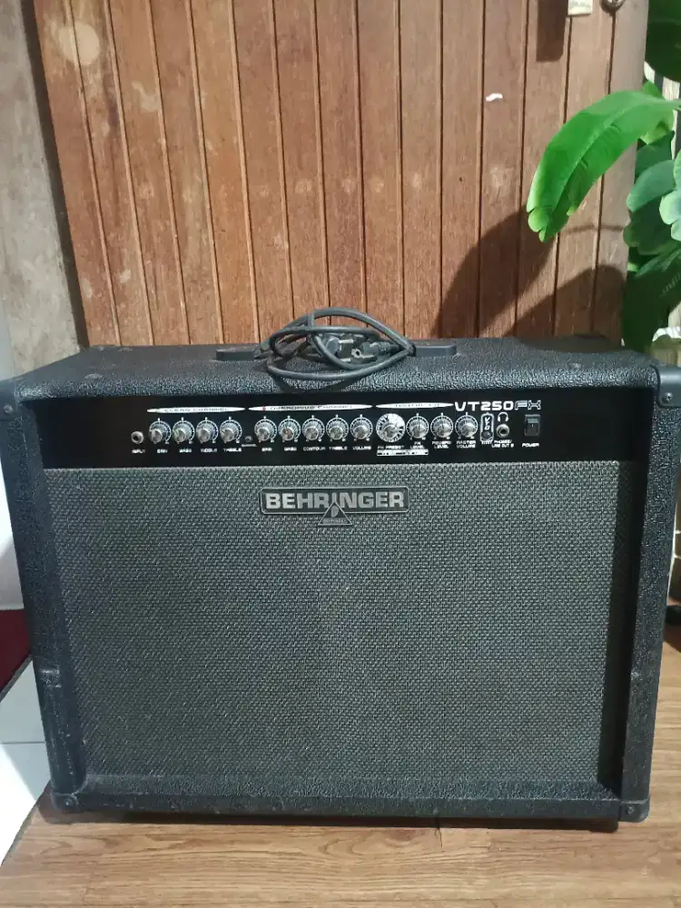 Amp Behringer Vt 250fx